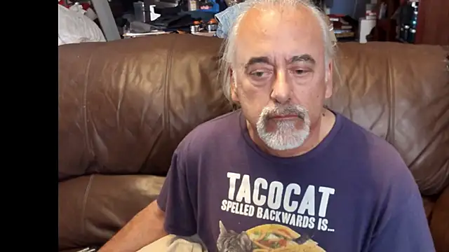 Snapshot of PincheDave4u chatting on March 2025 08:43:01 PM PincheDave4u online show from March 2025 08:43:01 PM