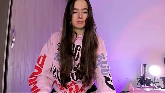 aalyce syn online show from November 2025 05:04:01 PM