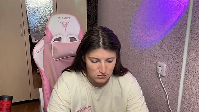 Katrin  kiss online show from July 2026 05:05:02 PM