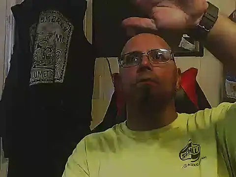 Snapshot of KrazyLegz chatting on September 2025 10:45:01 PM KrazyLegz online show from September 2025 10:45:01 PM