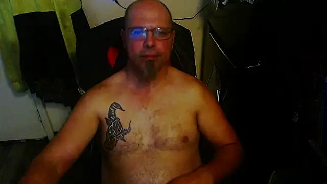 Snapshot of KrazyLegz chatting on October 2025 02:51:02 PM KrazyLegz online show from October 2025 02:51:02 PM