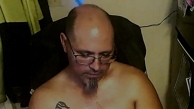 Snapshot of KrazyLegz chatting on November 2025 10:34:02 PM KrazyLegz online show from November 2025 10:34:02 PM