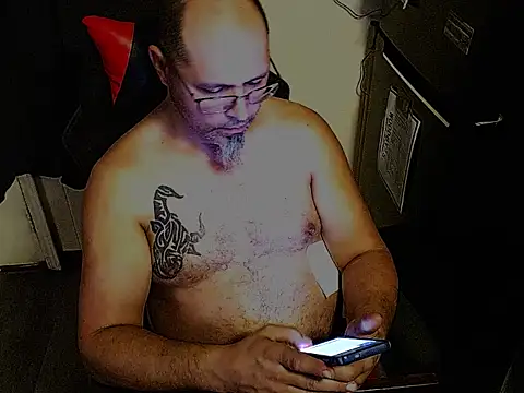 Snapshot of KrazyLegz chatting on December 2025 12:05:01 AM KrazyLegz online show from December 2025 12:05:01 AM