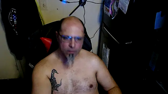 Snapshot of KrazyLegz chatting on April 2026 10:22:01 PM KrazyLegz online show from April 2026 10:22:01 PM