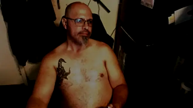 Snapshot of KrazyLegz chatting on May 2026 04:56:02 PM KrazyLegz online show from May 2026 04:56:02 PM