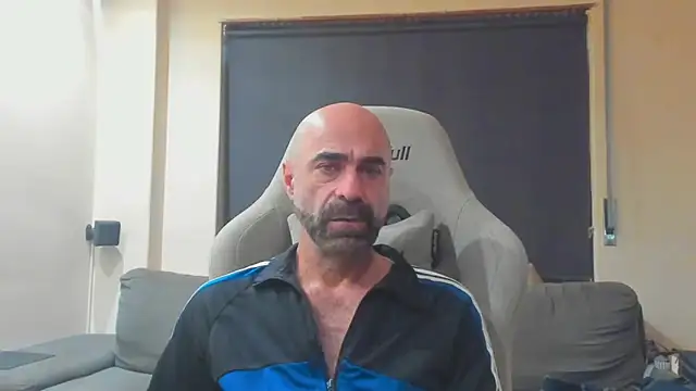 Snapshot of Bicopflirt chatting on November 2025 04:31:02 PM Bicopflirt online show from November 2025 04:31:02 PM