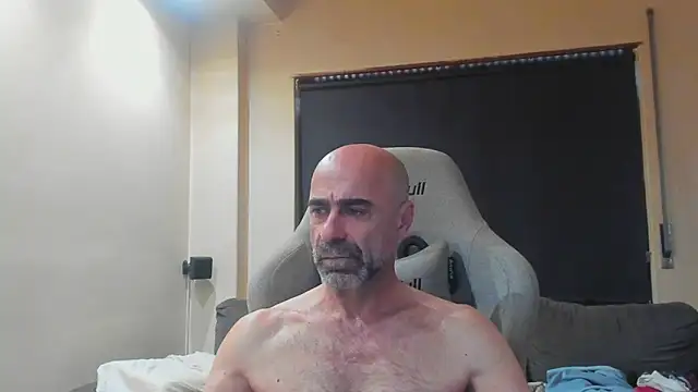 Snapshot of Bicopflirt chatting on April 2026 04:12:01 PM Bicopflirt online show from April 2026 04:12:01 PM