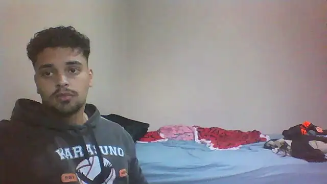 Snapshot of Xcumshot33 chatting on November 2025 05:44:01 PM Xcumshot33 online show from November 2025 05:44:01 PM