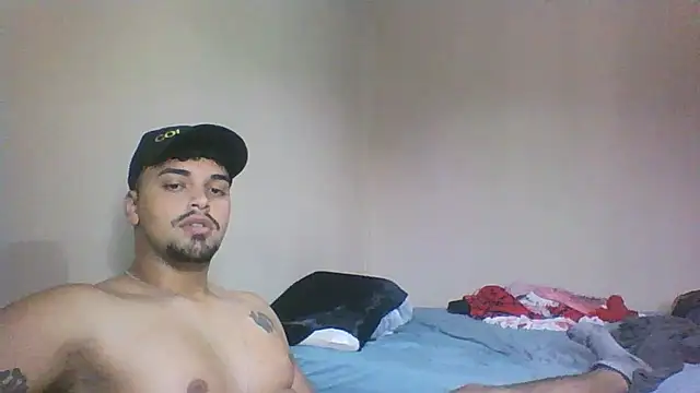 Snapshot of Xcumshot33 chatting on November 2025 05:18:01 PM Xcumshot33 online show from November 2025 05:18:01 PM