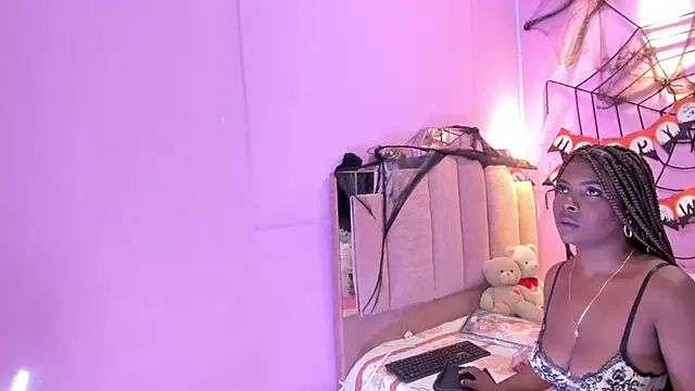 Snapshot of LoveQueen2 chatting on October 2025 11:43:02 AM LoveQueen2 online show from October 2025 11:43:02 AM