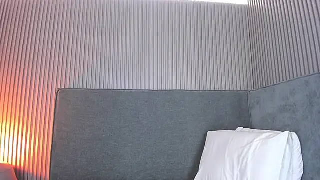 emelie 89 online show from November 2025 12:52:01 PM