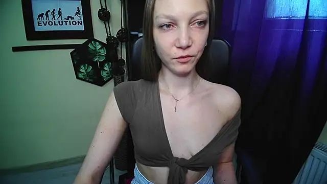 EmillyPlay online show from May 2026 12:44:01 PM