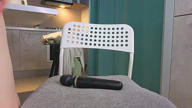 DonnaBurkee online show from April 2026 06:19:01 AM