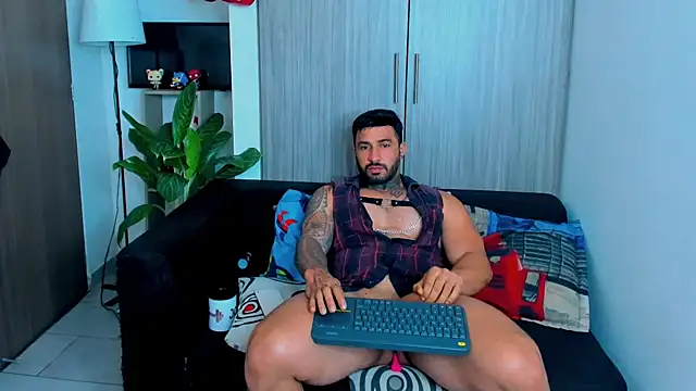 Snapshot of naugthy_dominant chatting on November 2025 02:05:02 PM naugthy dominant online show from November 2025 02:05:02 PM