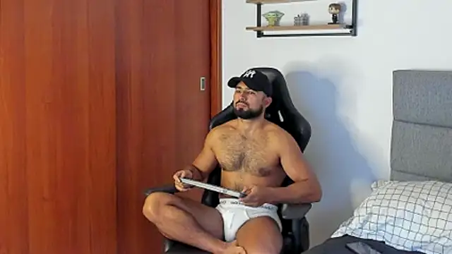 Snapshot of ethaanjones chatting on October 2025 08:20:01 PM ethaanjones online show from October 2025 08:20:01 PM