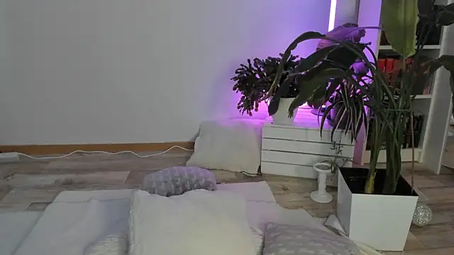 Snapshot of CocoSkyy chatting on September 2025 10:37:01 AM CocoSkyy online show from September 2025 10:37:01 AM