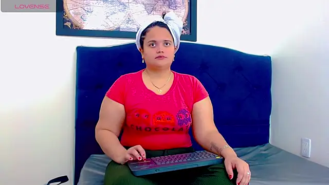 Snapshot of brunnette_hot chatting on October 2025 11:00:01 AM brunnette hot online show from October 2025 11:00:01 AM