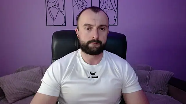 brindlefly6969 online show from April 2026 10:26:01 AM