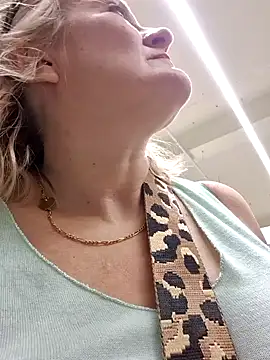 Snapshot of lady_charlyne chatting on January 2025 03:04:01 PM lady charlyne online show from January 2025 03:04:01 PM