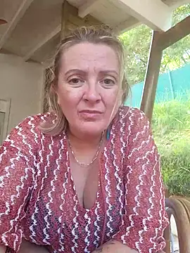 Snapshot of lady_charlyne chatting on January 2025 02:39:01 PM lady charlyne online show from January 2025 02:39:01 PM