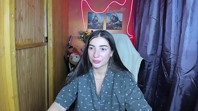 Snapshot of Fiery_Brunette_ chatting on December 2024 09:00:02 PM Fiery Brunette online show from December 2024 09:00:02 PM