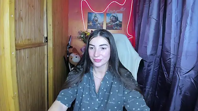 Snapshot of Fiery_Brunette_ chatting on December 2024 06:30:02 PM Fiery Brunette online show from December 2024 06:30:02 PM