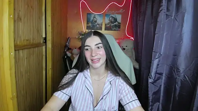 Snapshot of Fiery_Brunette_ chatting on February 2025 09:04:02 PM Fiery Brunette online show from February 2025 09:04:02 PM