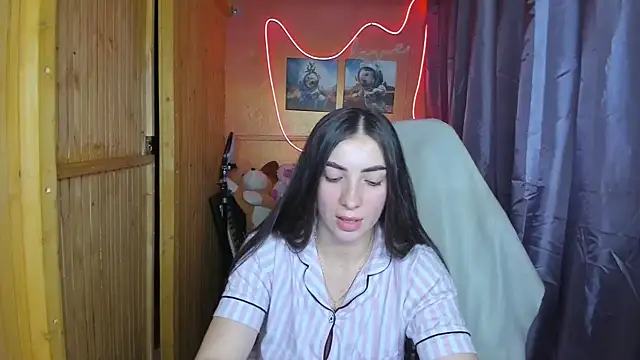 Snapshot of Fiery_Brunette_ chatting on February 2025 09:35:01 AM Fiery Brunette online show from February 2025 09:35:01 AM