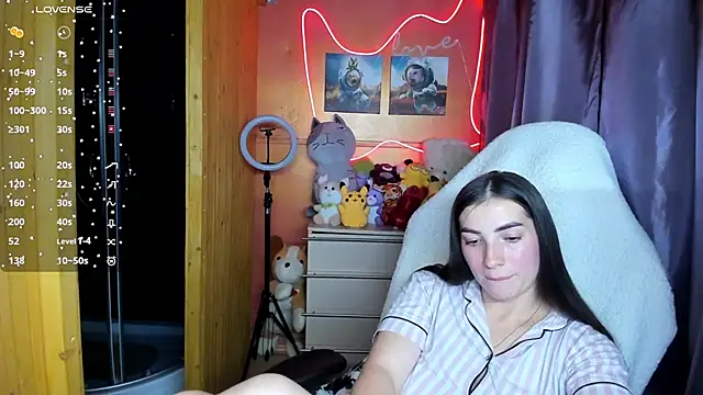 Snapshot of Fiery_Brunette_ chatting on September 2025 09:44:01 AM Fiery Brunette online show from September 2025 09:44:01 AM