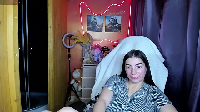 Fiery Brunette  online show from November 2025 03:14:02 PM