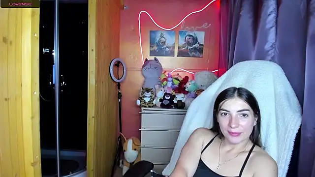 Fiery Brunette  online show from July 2026 03:43:02 AM