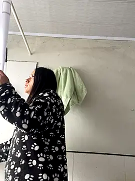 hannahb-e online show from November 2025 02:41:01 PM