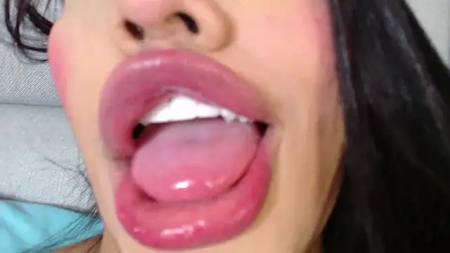 emily brontee  online show from December 2024 03:01:02 PM