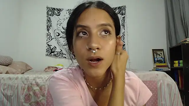 Snapshot of AlinaWoolf_ chatting on December 2024 02:42:01 AM AlinaWoolf  online show from December 2024 02:42:01 AM