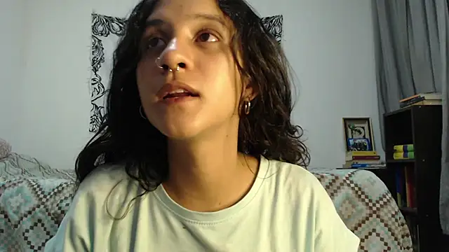 Snapshot of AlinaWoolf_ chatting on December 2024 03:07:02 AM AlinaWoolf  online show from December 2024 03:07:02 AM