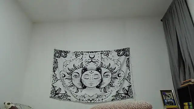 Snapshot of AlinaWoolf_ chatting on December 2024 01:51:01 AM AlinaWoolf  online show from December 2024 01:51:01 AM