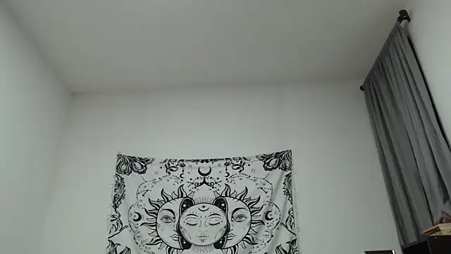 Snapshot of AlinaWoolf_ chatting on January 2025 04:27:01 AM AlinaWoolf  online show from January 2025 04:27:01 AM