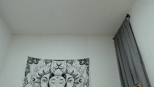 Snapshot of AlinaWoolf_ chatting on February 2025 05:42:01 AM AlinaWoolf  online show from February 2025 05:42:01 AM