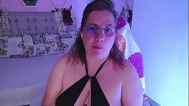 katie joness  online show from January 2025 07:49:02 PM