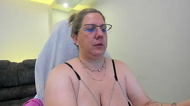 katie joness  online show from September 2025 01:00:02 PM