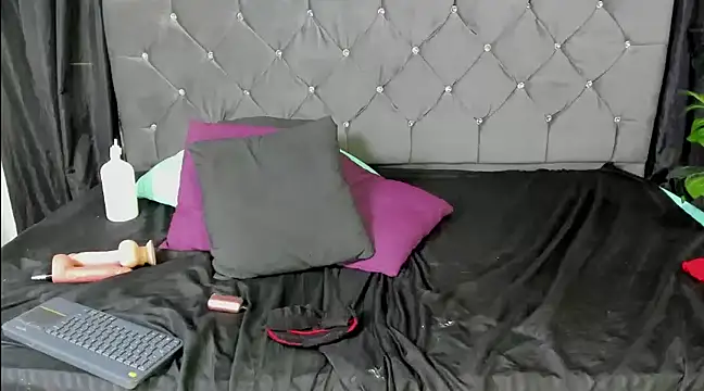 Snapshot of Cataleya_divine chatting on March 2025 02:13:01 PM Cataleya divine online show from March 2025 02:13:01 PM