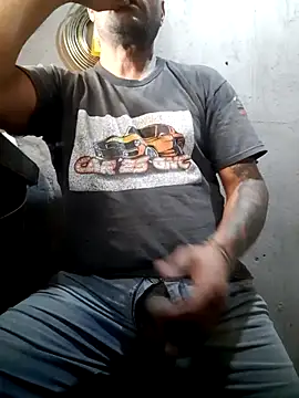 Snapshot of hecwil8 chatting on November 2025 03:57:01 PM hecwil8 online show from November 2025 03:57:01 PM