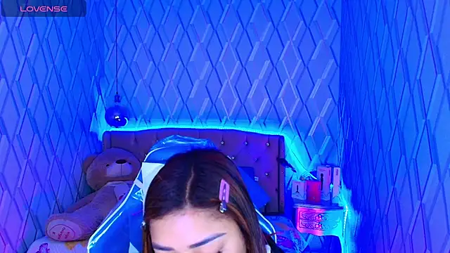 NicolleTaylor online show from October 2025 04:02:01 AM