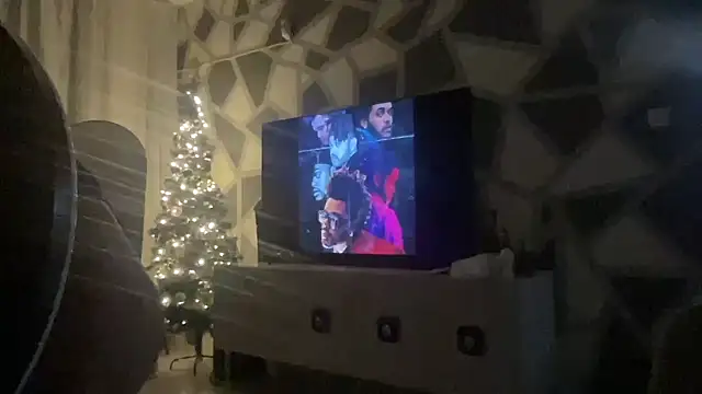 Snapshot of petitebeauty chatting on December 2024 08:27:02 PM petitebeauty online show from December 2024 08:27:02 PM