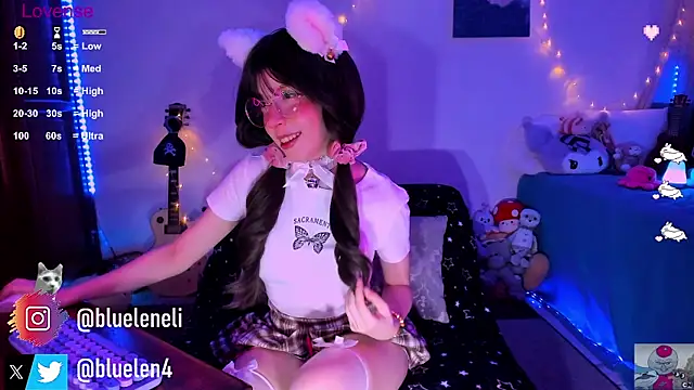 Snapshot of bluelen chatting on January 2025 08:08:01 AM bluelen online show from January 2025 08:08:01 AM