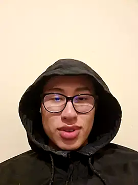 Snapshot of SrLuis18 chatting on December 2024 03:59:02 AM SrLuis18 online show from December 2024 03:59:02 AM