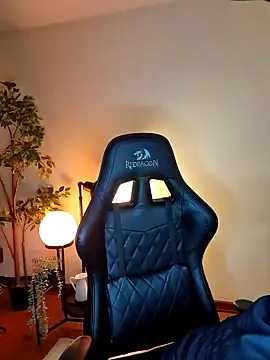 Snapshot of SrLuis18 chatting on January 2025 05:52:01 AM SrLuis18 online show from January 2025 05:52:01 AM