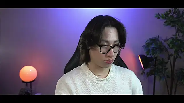 Snapshot of SrLuis18 chatting on February 2025 10:30:01 PM SrLuis18 online show from February 2025 10:30:01 PM