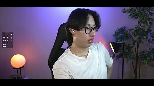 Snapshot of SrLuis18 chatting on February 2025 02:47:02 AM SrLuis18 online show from February 2025 02:47:02 AM