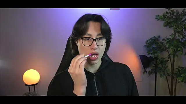 Snapshot of SrLuis18 chatting on March 2025 10:40:01 PM SrLuis18 online show from March 2025 10:40:01 PM